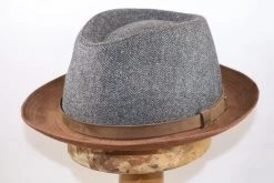 Jos Van Dijck Player Trilby Visgraat Grijs Blauw