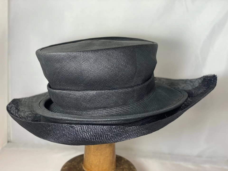 Mirjam Nuver Occassion Design Hat Flexit.E Zwart 3 Mirjam Nuver Occassion Design Hat Flexit.E Zwart