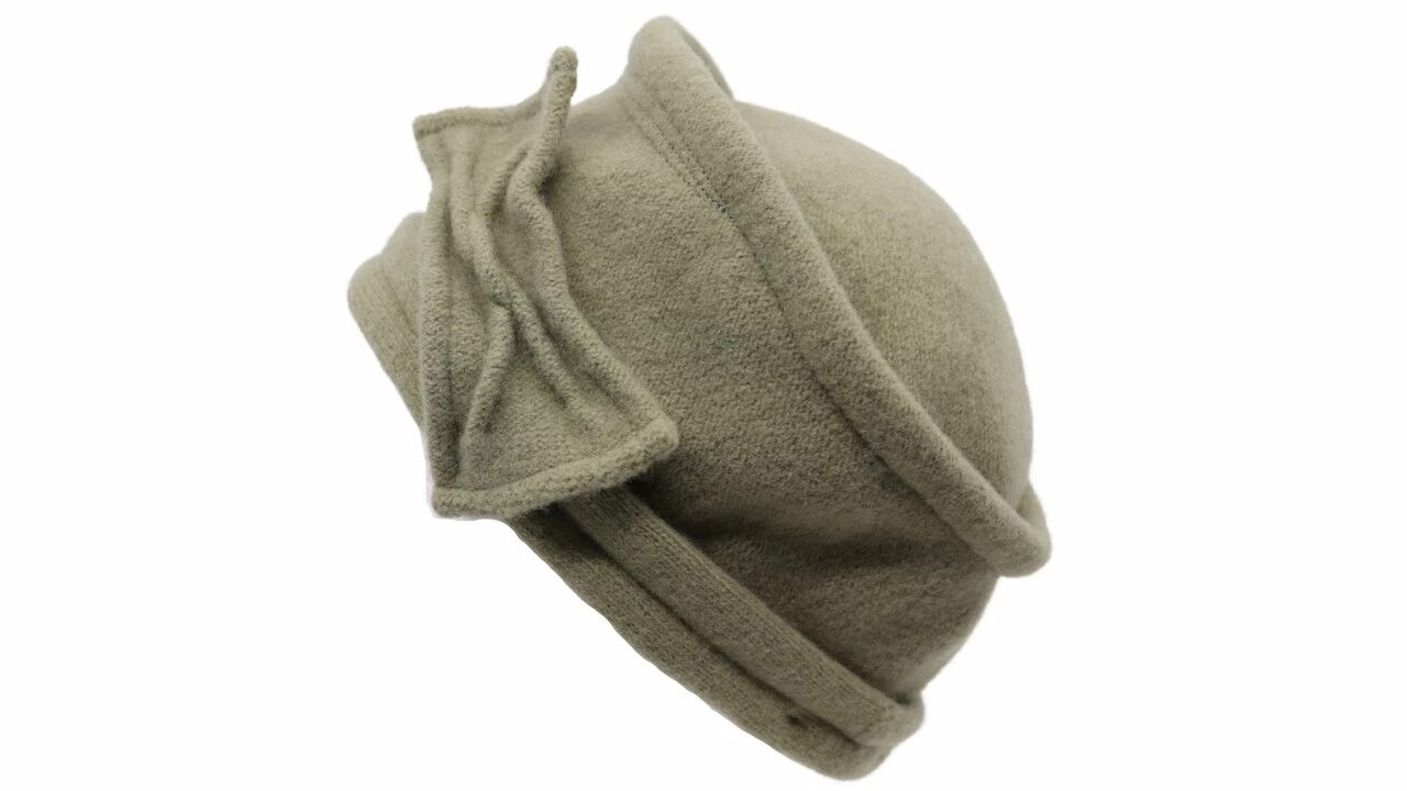 Celine Robert Cloche Becky Lichen Groen 3 Celine Robert Cloche Becky Lichen Groen