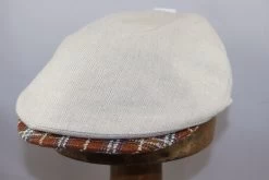 Alfonso D Este Ivy Flat Cap Ionio GEBROKEN WIT Met Geruite Klep