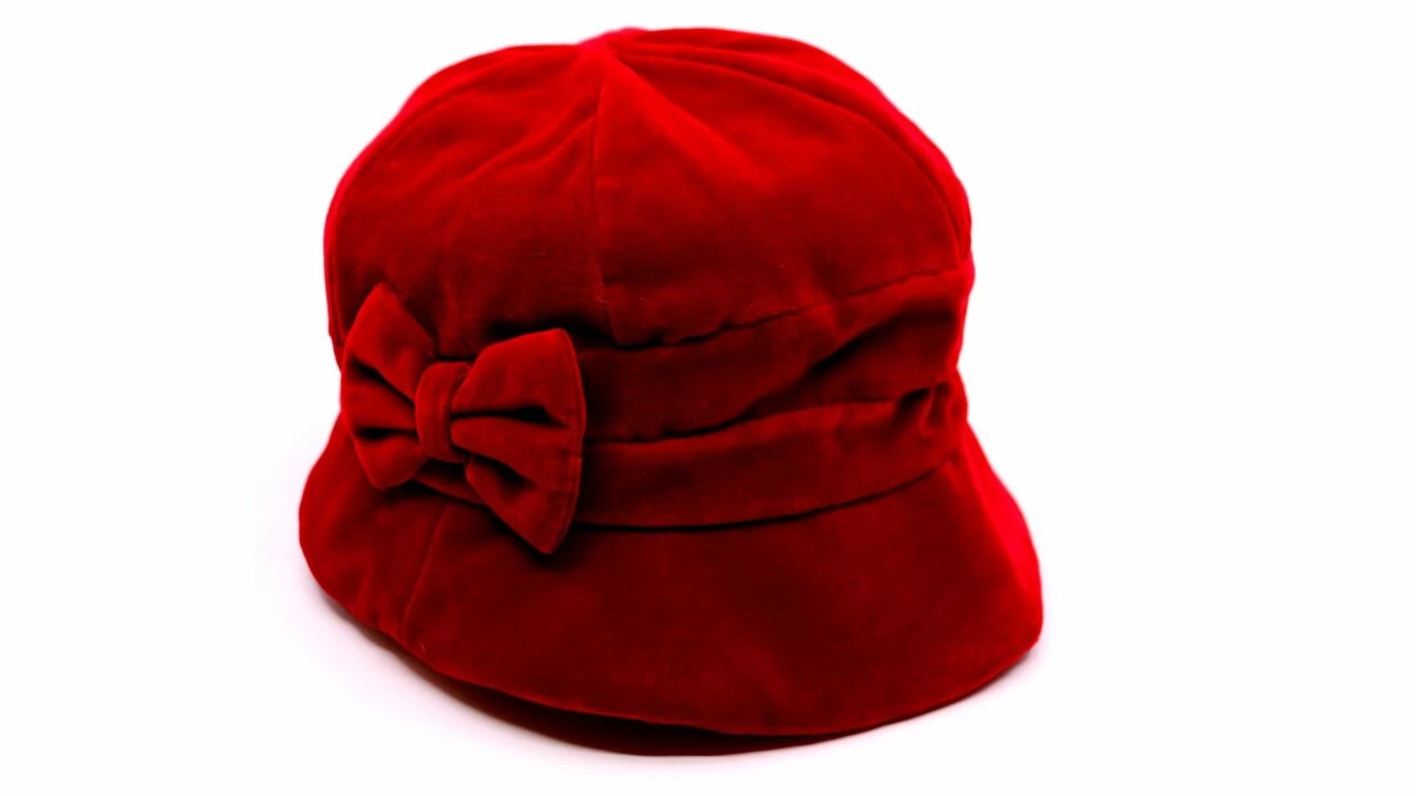 Panizza Cloche Met Strik Clarice Fluweel Deep Red 3 Panizza Cloche Met Strik Clarice Fluweel Deep Red