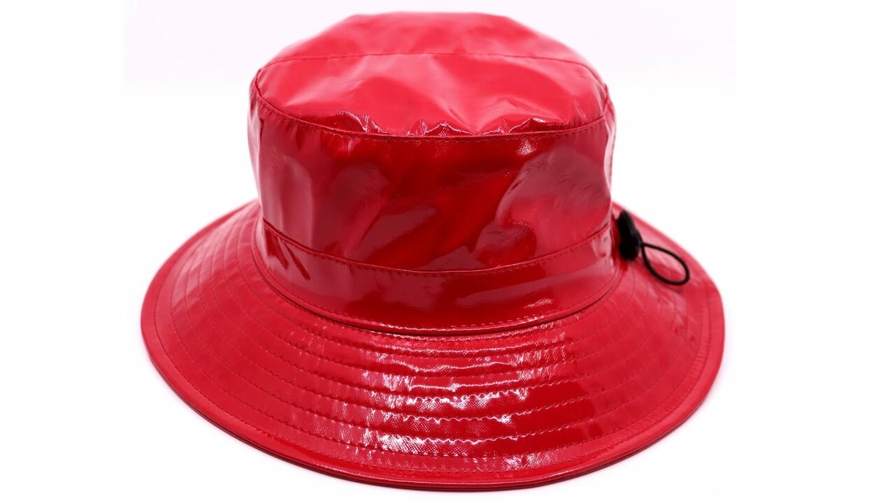 Jos Van Dijck Regenhoed Noordzee Lak Rood 3 Jos Van Dijck Regenhoed Noordzee Lak Rood